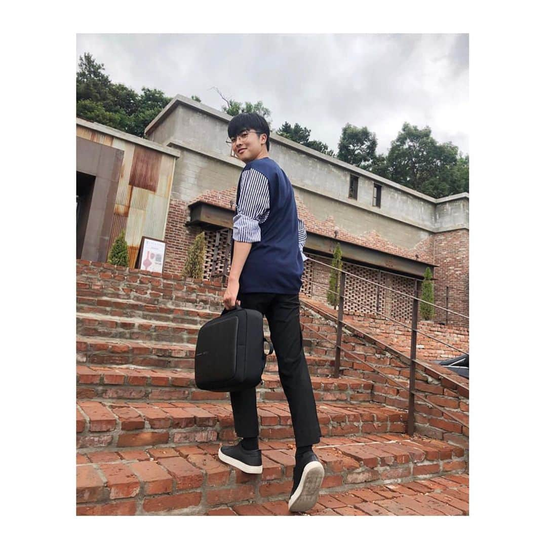 XD Designさんのインスタグラム写真 - (XD DesignInstagram)「Off to a brunch at café #9block ☕️ with Bobby Bizz! —— 📸 @wn.sl ⠀⠀⠀⠀⠀⠀⠀⠀⠀ ⠀⠀⠀⠀⠀⠀⠀⠀⠀ ⠀⠀⠀⠀⠀⠀⠀⠀⠀ • • #xddesign #madeformodernnomads #bobbybizz #xddesignbobby #southkorea #antitheftbag #businessbackpack #travelers #travellifestyle #travelgear #photooftheday #journey #globetrotter #keepexploring #modernnomad #gotyourback #travelmore #digitalnomad #doyoutravel #thetraveltag #adventureseekers #adventuretraveler #passportlife #wanderlust #bukhan #gyeonggi #koreanstyle #instakorea #koreatravel」8月27日 4時03分 - xddesign