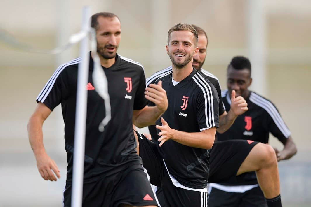 ミラレム・ピアニッチさんのインスタグラム写真 - (ミラレム・ピアニッチInstagram)「Iniziando la settimana con il 😄 #finoallafine⚪️⚫️」8月27日 4時11分 - miralem_pjanic