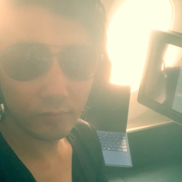 Fku朗のインスタグラム：「Working in Airplane and Love Hong Kong food! #hongkong」