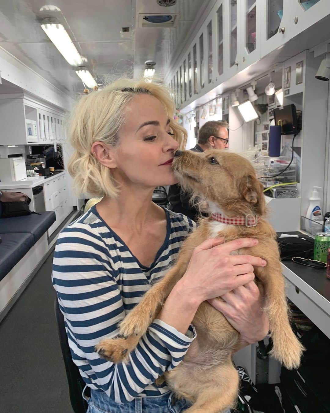 レイシャ・ヘイリーさんのインスタグラム写真 - (レイシャ・ヘイリーInstagram)「Nose to nose 💕 at work」8月27日 4時14分 - leishahailey