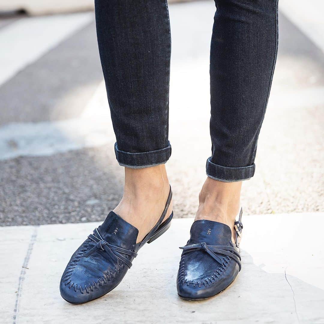 エンリーベグリンのインスタグラム：「By by summer... #henrybeguelin#vegtannedleather#shoes#mady#in#italy#inchiostro#color#」