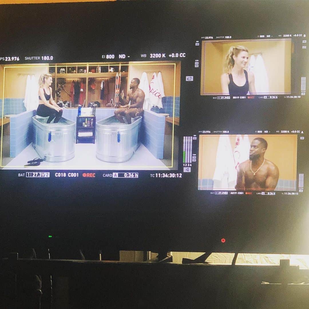 エリン・アンドリューズのインスタグラム：「#BTS Cold As Balls...oh we went in @kevinhart4real @lolnetwork #coldasballs 😜🥶❄️」