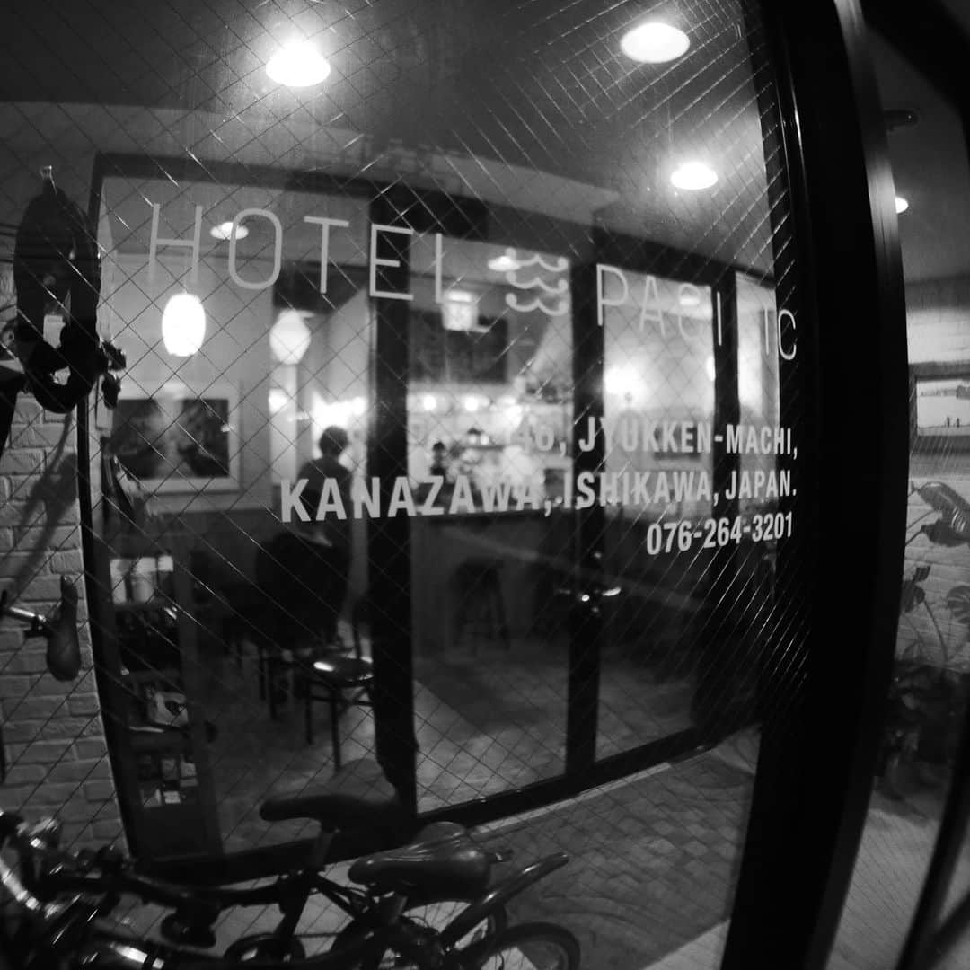 宇野陽介さんのインスタグラム写真 - (宇野陽介Instagram)「久しぶりに友達が働いてる　@hotel_pacific_kanazawa へ行って来ましたー。めっちゃ良い感じのホテルなので、金沢観光来たら是非。C3 JAM KOMATSUのタイミングとか！？　ARESBIKES製のレンタルもあるので、金沢探査もオススメです！#hotel #kanazawa #観光 #cafe #金沢　#hotel_pasific_kanazawa #レンタサイクル #近江町」8月26日 20時13分 - yorkuno