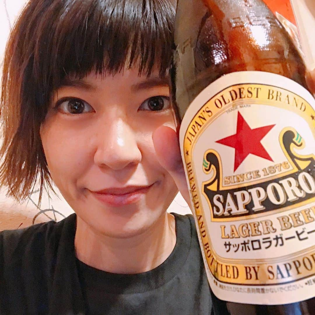 住岡梨奈のインスタグラム：「ドナドナ運んでいただきまして、﻿ ﻿ 無事都内着🙌﻿ ﻿ ドナドナ、ドナドナ。﻿ 今日も質問に答えたりなんだりして﻿ 移動時間を過ごしました。﻿ スタッフの運転の安定感。﻿ 運転手と私の真後ろの席の人以外﻿ みんな順次爆睡しておりました。﻿ ﻿ ﻿ 次回、久々のフェリー🛳﻿ 圏外の旅。﻿ (最近は電波あるらしいけどこちとら切る)﻿ ﻿ みんなで久々にゲームしたいと思う。﻿ (人狼は声を張るため禁止令が出た)﻿ ﻿ もし数人でできるテーブルゲームなど、﻿ お勧めがあったら教えてくださいな😊﻿ ﻿ ﻿ 札幌、待っていてくれ！﻿ 密かに秋空を期待。﻿ ﻿ #ラガー赤星﻿ #やきそば弁当﻿ #クラシック﻿ #ラーメン﻿ #スープカリー﻿ #寿司﻿ #ジンギスカン﻿ ﻿ ﻿ ﻿ #たいすかなお」