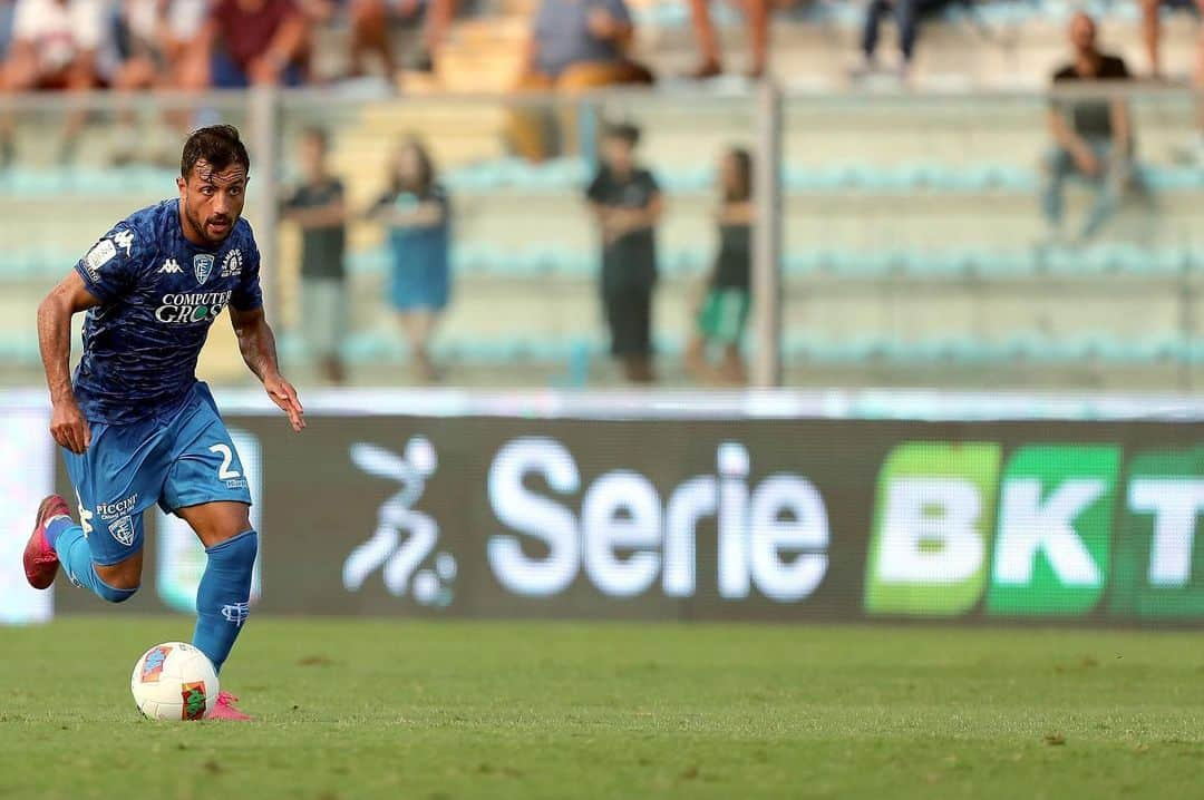 カリム・ラリビのインスタグラム：「keep running...💪🏽⚽️🔵⚪️」