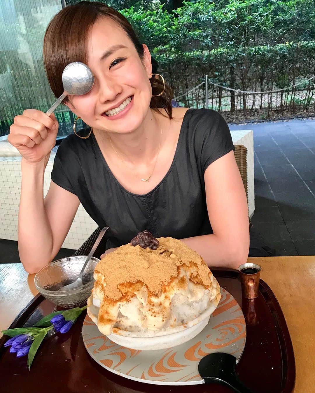 湯田友美さんのインスタグラム写真 - (湯田友美Instagram)「くろぎのかき氷🍧 夏の終わりに、ギリギリ間に合ったー😋🙌 ・ #厨菓子くろぎ #くろぎ #かき氷 #黒蜜きなこ #わらび餅 #コーヒー #猿田彦珈琲 #甘いもの好き #スイーツ女子 #和菓子 #shavedice🍧 #dayoff #japanesesweets」8月26日 20時44分 - yudatomomi