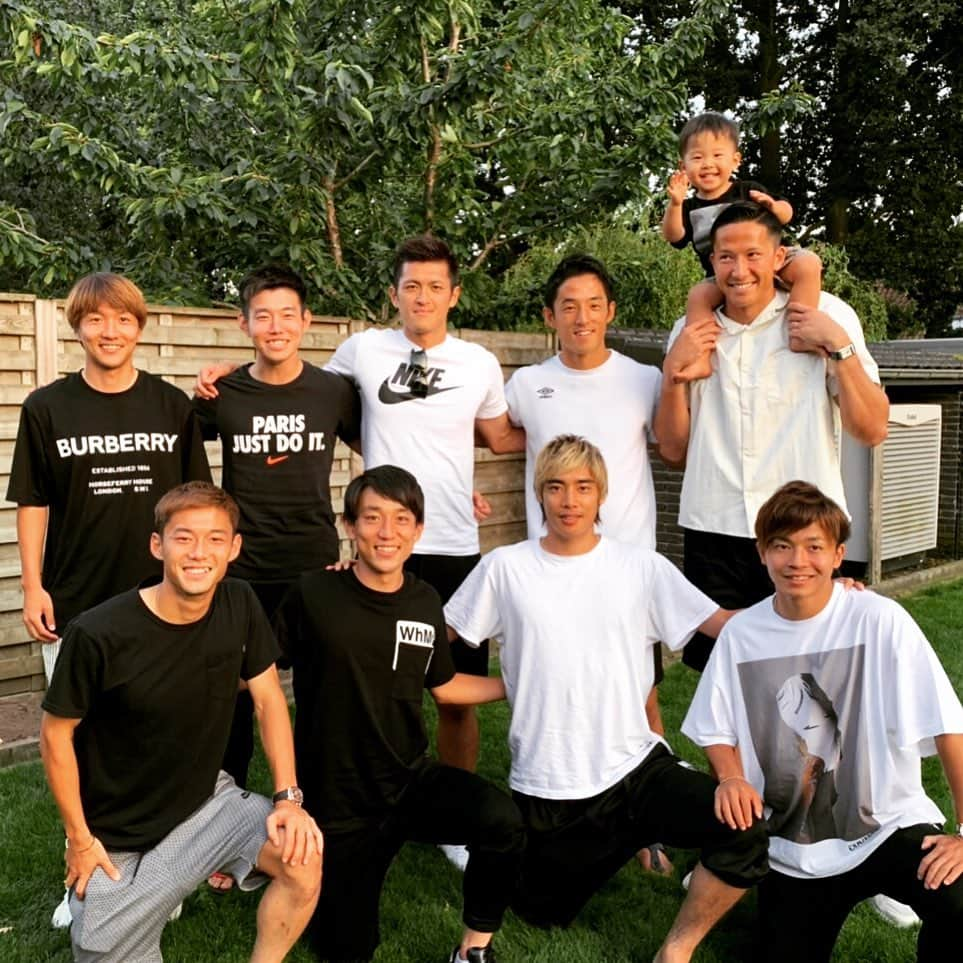 伊東純也さんのインスタグラム写真 - (伊東純也Instagram)「🇧🇪BBQ🍖🇯🇵👌👌 #森岡亮太 #盛りあげ役 #天野純 #俺よりコミュ症 #矢吹ダニエル勇二 #デカイ #植田直通 #家1番近いのに来るの遅め #三好康児 #気が合うなー #小池龍太 #相変わらずのアホ #伊藤達哉 #可愛い後輩ちゃん #伊東純也 #1番遠いゲンクから2時間半運転お疲れ 豊とゆーまとゆーやは、また今度！」8月26日 20時38分 - 1409junya