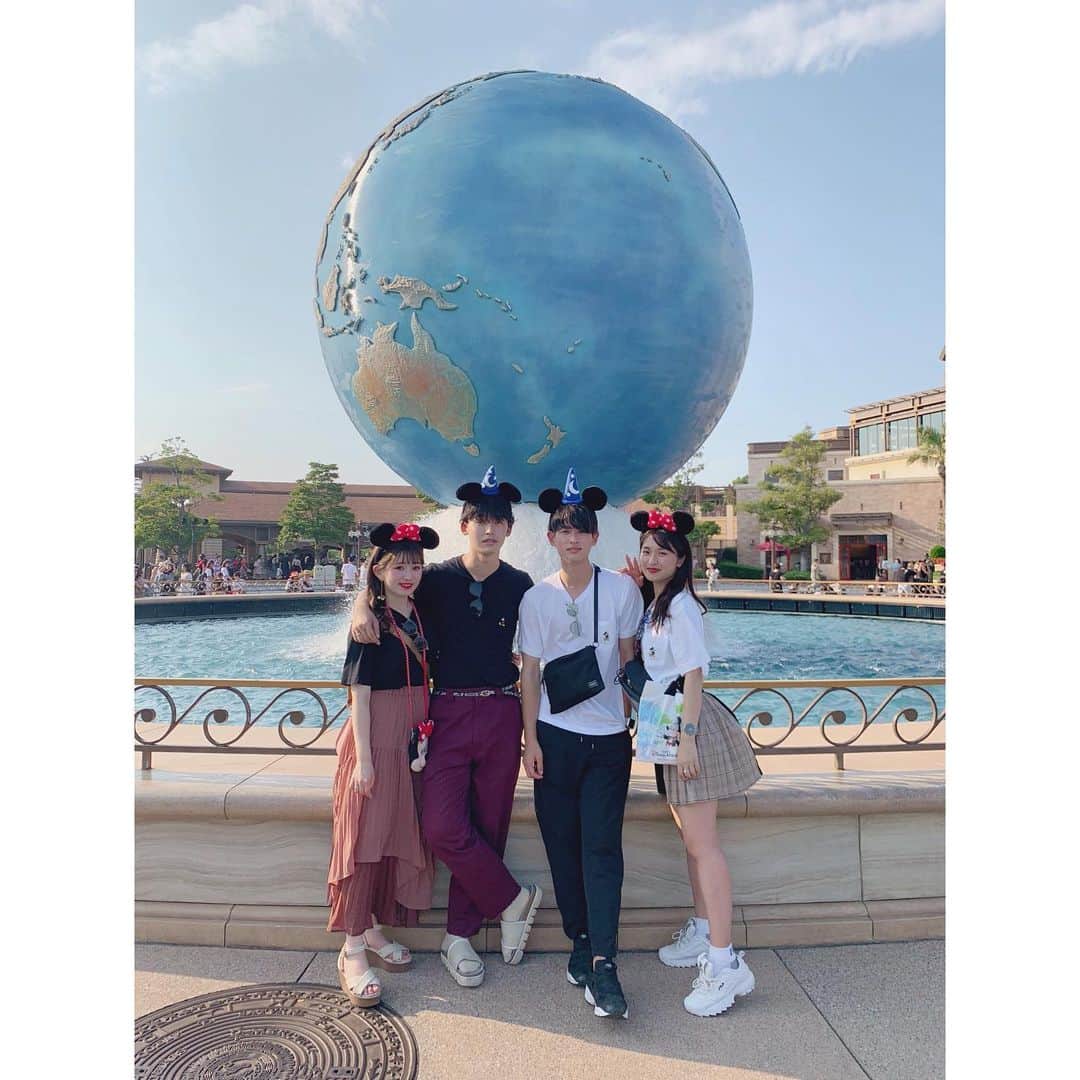 青木菜花さんのインスタグラム写真 - (青木菜花Instagram)「.﻿ .﻿ じじばばディズニー🐭﻿ ダブルデート楽しすぎました😙❤️﻿ ﻿ 色違いだけどTシャツも4人でお揃い🥰﻿ .﻿ . #じじばば #なのかじ #れおなな #ディズニー #ディズニーシー #ミキミニ #ミキミニコーデ #disneysea #instalike #instagood #l4l #プリント倶楽部」8月26日 20時38分 - nanoka_0711