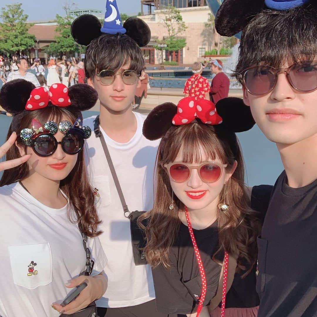 青木菜花さんのインスタグラム写真 - (青木菜花Instagram)「.﻿ .﻿ じじばばディズニー🐭﻿ ダブルデート楽しすぎました😙❤️﻿ ﻿ 色違いだけどTシャツも4人でお揃い🥰﻿ .﻿ . #じじばば #なのかじ #れおなな #ディズニー #ディズニーシー #ミキミニ #ミキミニコーデ #disneysea #instalike #instagood #l4l #プリント倶楽部」8月26日 20時38分 - nanoka_0711