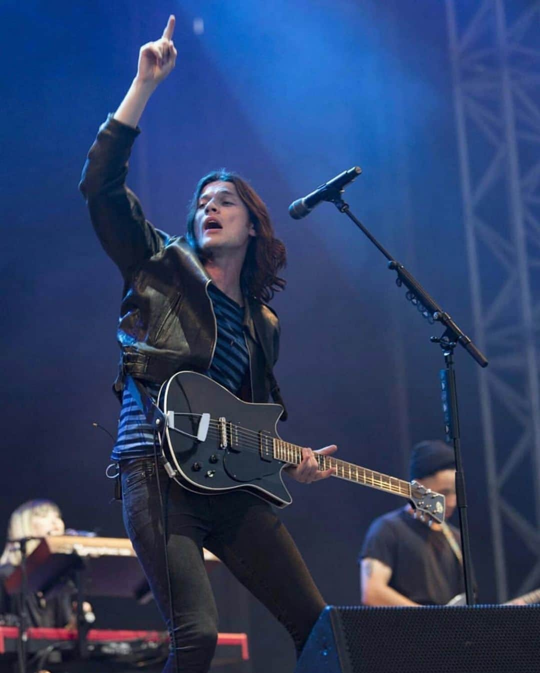 ジェームズ・ベイさんのインスタグラム写真 - (ジェームズ・ベイInstagram)「Had so much fun at @victoriousfestival this weekend. Thanks so much for having us 😘 📷 by @theglobejotter & rockstarimages」8月26日 20時42分 - jamesbaymusic