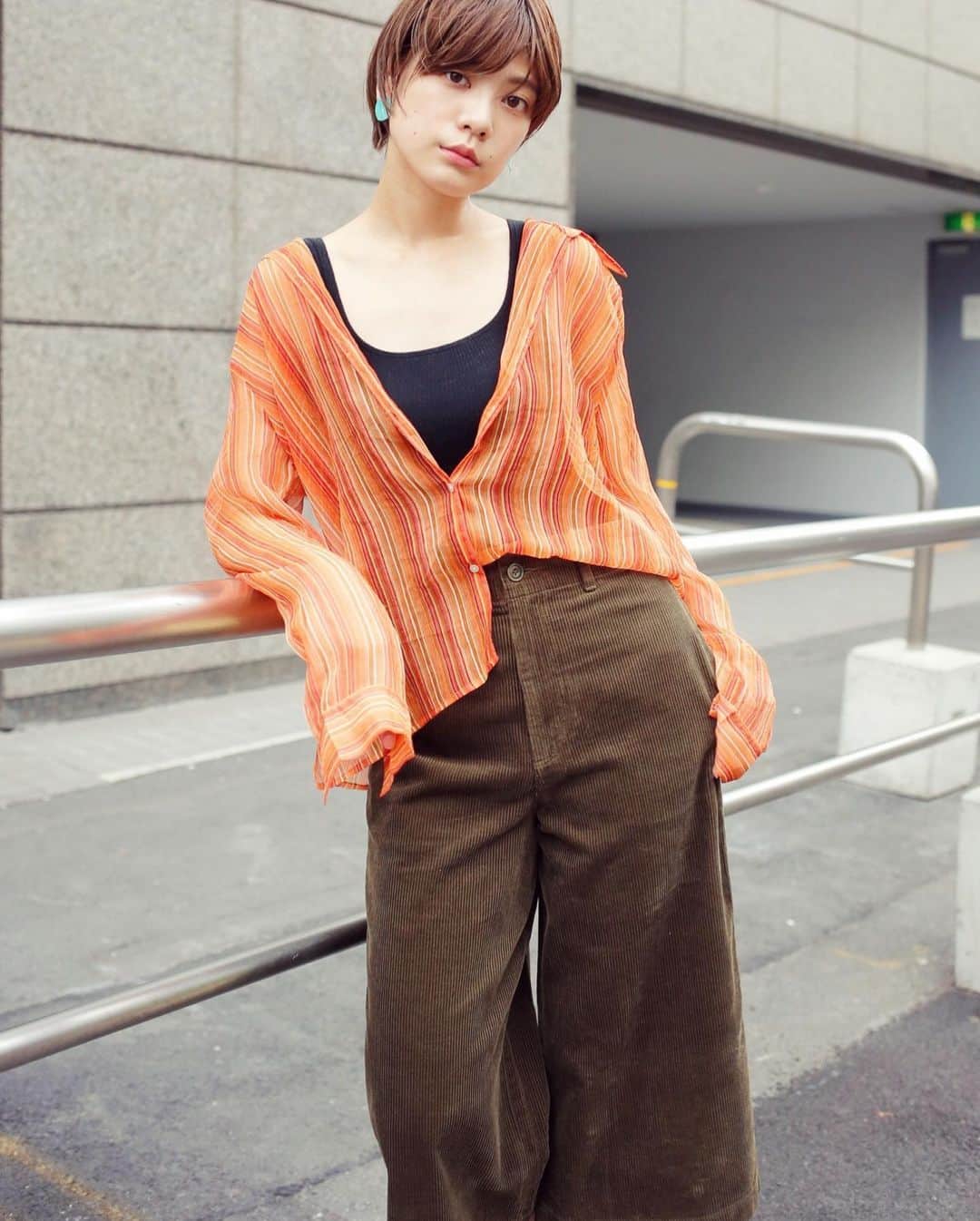 石川瑠利子さんのインスタグラム写真 - (石川瑠利子Instagram)「. .  fashion🙆🏻‍♀️🌟 @uniqlo のコーデュロイワイドクロップドパンツをユーズドのシースルーなシャツと合わせてみたよ🦚🦚🦚 . . #ハイウエストコーデュロイワイドクロップドパンツ #コーデュロイコレクション #corduroycollection #fashion #pr #uniqlo」8月26日 20時52分 - ruriko_ishikawa