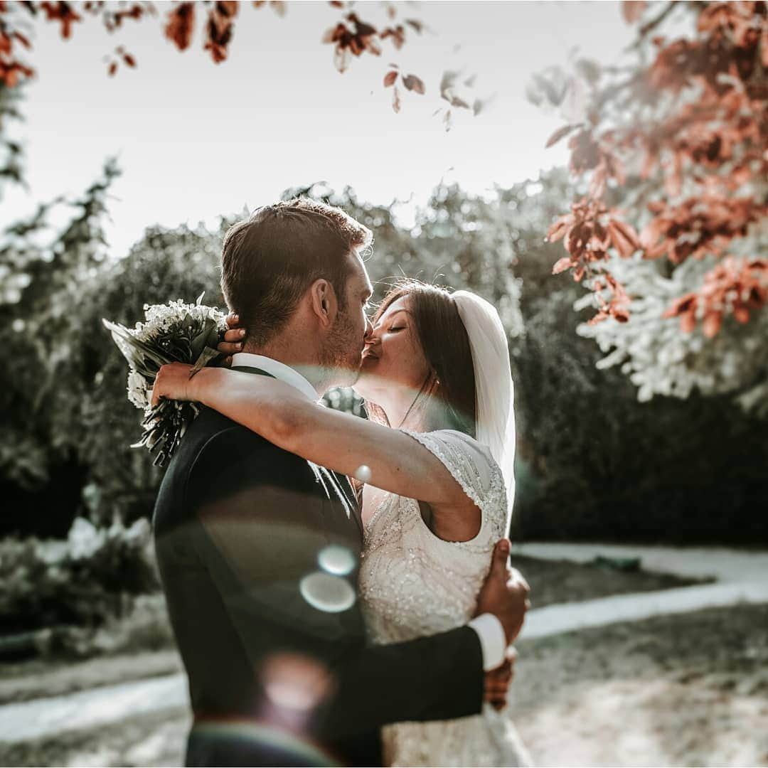 ジェニーパッカムさんのインスタグラム写真 - (ジェニーパッカムInstagram)「Our beautiful #jennypackhambride, Francesca wore the Nashville gown for her Italian wedding. Photograph by Giovanni Paolone. For further information on this style please contact enquiries@jennypackham.com #jennypackham #thewhitecarpet #nashville」8月26日 20時48分 - jennypackham