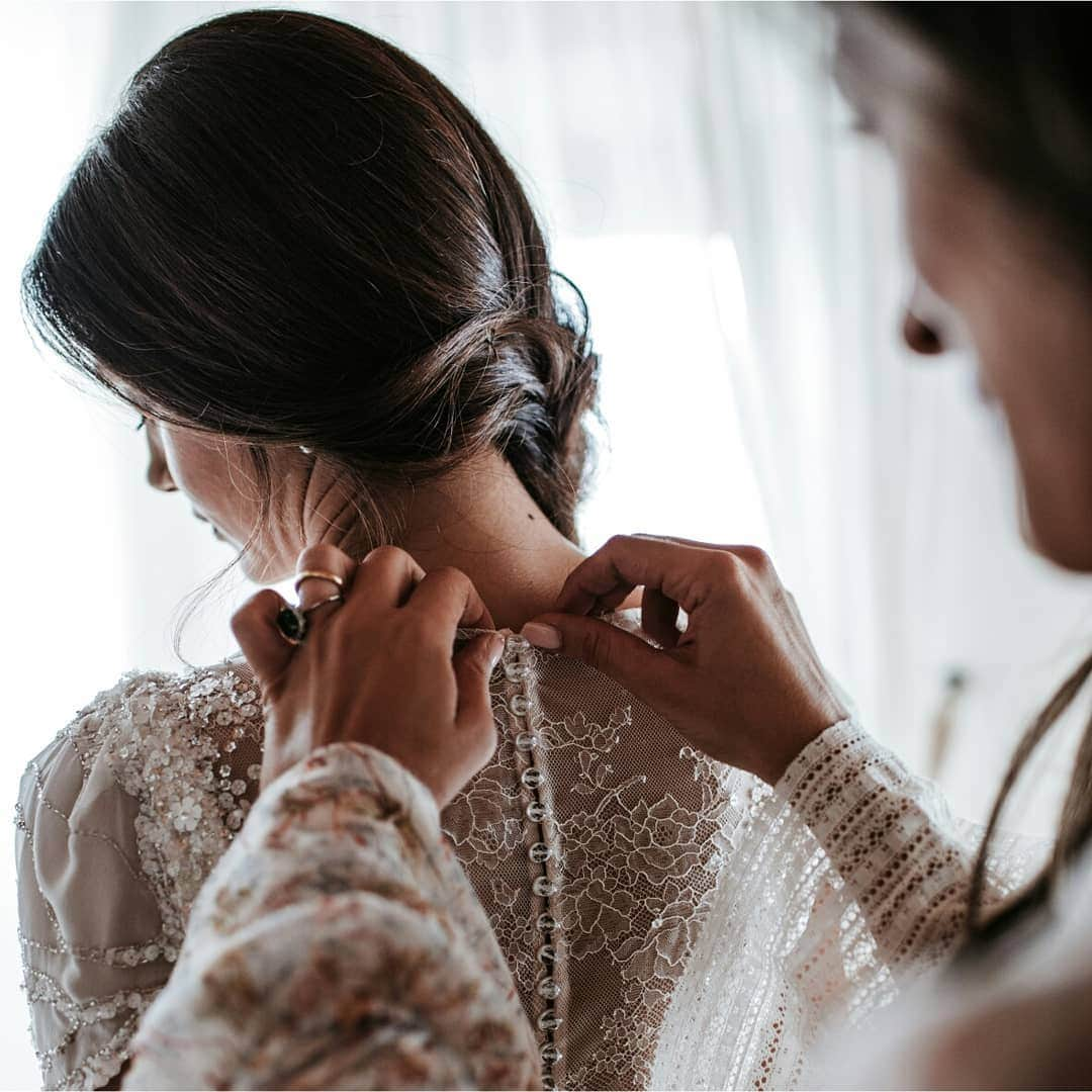 ジェニーパッカムさんのインスタグラム写真 - (ジェニーパッカムInstagram)「Our beautiful #jennypackhambride, Francesca wore the Nashville gown for her Italian wedding. Photograph by Giovanni Paolone. For further information on this style please contact enquiries@jennypackham.com #jennypackham #thewhitecarpet #nashville」8月26日 20時48分 - jennypackham