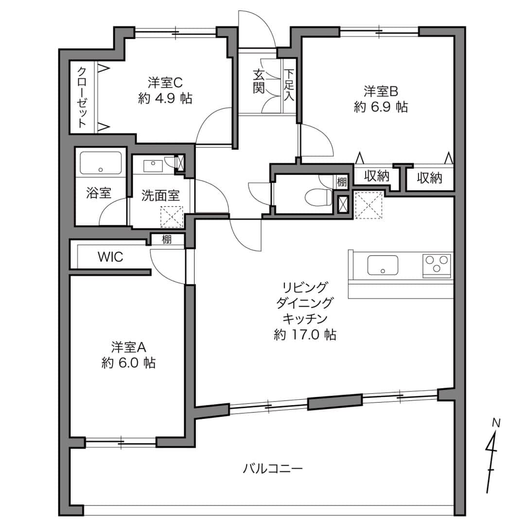 カウカモ ｜『一点もの』の住まいに出会おうさんのインスタグラム写真 - (カウカモ ｜『一点もの』の住まいに出会おうInstagram)「『異世界ファミリア』 バルコニーにつづく窓を開ければ、独特の世界観。スタイリッシュ、異国情緒、アーティスティック、何と呼ぶかは住まう方のお好みで。なんにせよ、この降り注ぐ光から、すべては始まるのだ！ 無垢でごきげんな3LDKに、ひと匙のマニアックさを加えて。 . 荻窪駅 / 3LDK / 78.96㎡ . --------------- ▶︎バーチャル内見ができるカモ？この物件の詳細はストーリーズ、またはプロフィールのリンクから【 異世界ファミリア 】をチェック！→@cowcamo --------------- . #cowcamo #カウカモ . #住まいづくり#間取り#間取り図#リビング#ダイニング#キッチン#リノベ#リノベーション#リノベーションマンション#中古マンション#マンション暮らし#ライフスタイル#シンプルライフ#インテリア#インテリアデザイン#インテリアコーディネート#インテリア雑貨#インテリア好きな人と繋がりたい#物件探し#内装 #リビングダイニング#リビングインテリア#キッチンインテリア#吊戸棚#無垢床#広いリビング#明るいリビング#ナチュラルインテリア」8月26日 21時01分 - cowcamo