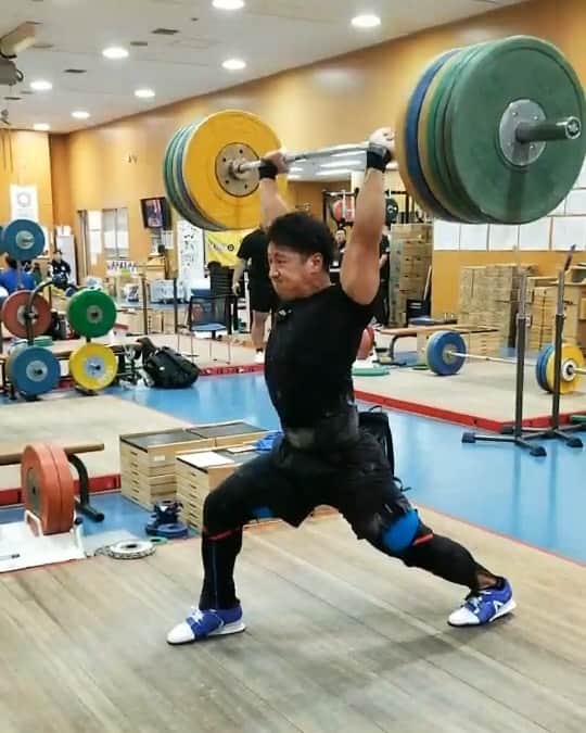山本俊樹のインスタグラム：「- clean ＆ jerk 180KG  #ウエイトリフティングやろうぜ #weightlifting #snatch #cleanandjerk #squat #deadlift  #耐えて勝つ #率先垂範 #山本俊樹 #LEGACYLIFTER」