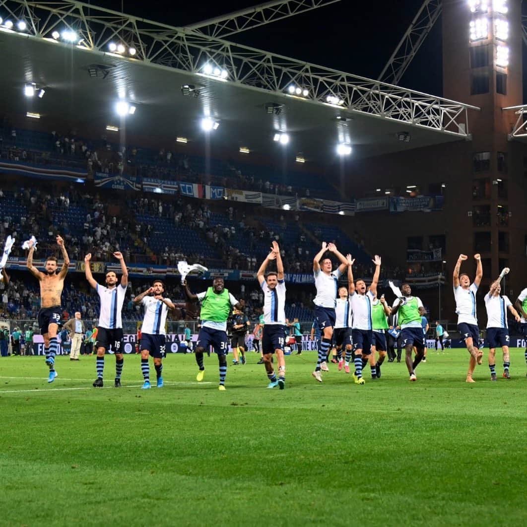 ダニロ・カタルディのインスタグラム：「Un grande modo per iniziare la stagione. Da oggi si pensa a La Partita. Insieme. Come sempre. 💙  Ps: @ciroimmobile17 paga sta cena per sta tripla cifra😂👏🏻👏🏻 #forzalaziocarica #lazio @official_sslazio」