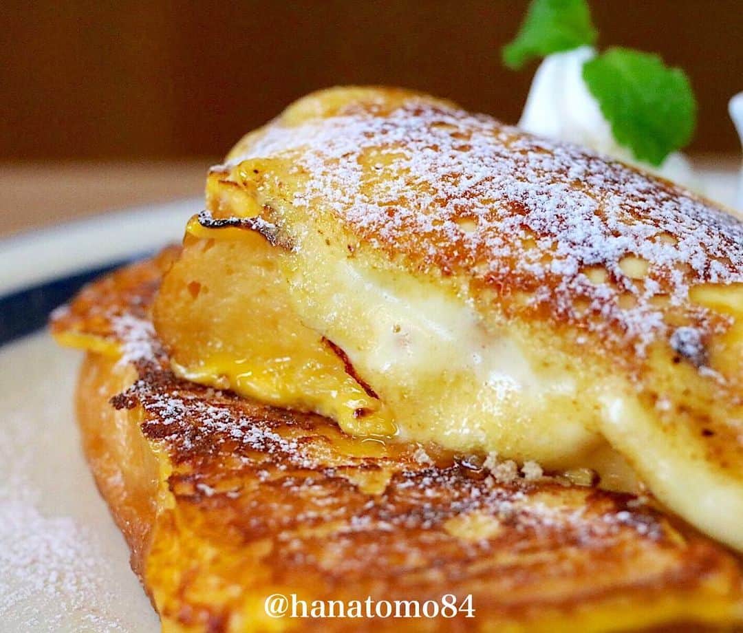 はなともさんのインスタグラム写真 - (はなともInstagram)「. . . 小平市にあるeggg cafe小平本店では 甘めのデニッシュ生地にeggg特製の卵液を合わせた その名も「ブリュレフレンチトースト」(950円)が 食べられるぞ！ . eggg自慢のカスタードをたっぷり使用した 絶品フレンチトースト！ . 表面をバーナーで炙っているので 香ばしい香りがたまらない！ . 別添えのカラメルソースを掛ければ さらに美味しさ◎ですよ！ . . ————————————————— . 店名 : eggg cafe 小平本店 住所 : 東京都小平市鈴木町1-466-16 営業時間 : 11時〜21時(L.O.20時) 電話番号 : 042-321-6999 定休日 : 無休 席数 : 48席＋テラス席6席 . ————————————————— . #パンケーキ #パンケーキ部 #スイーツ部 #東京スイーツ #東京カフェ #東京カフェ巡り #小平カフェ #カフェ部 #カフェ巡り #パンケーキ巡り #パンケーキ大好き #フレンチトースト #カフェスタグラム #東京カメラ部 #東京カフェ部 #はなとも小平」8月26日 21時02分 - hanatomo84
