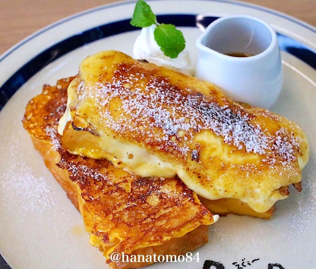 はなともさんのインスタグラム写真 - (はなともInstagram)「. . . 小平市にあるeggg cafe小平本店では 甘めのデニッシュ生地にeggg特製の卵液を合わせた その名も「ブリュレフレンチトースト」(950円)が 食べられるぞ！ . eggg自慢のカスタードをたっぷり使用した 絶品フレンチトースト！ . 表面をバーナーで炙っているので 香ばしい香りがたまらない！ . 別添えのカラメルソースを掛ければ さらに美味しさ◎ですよ！ . . ————————————————— . 店名 : eggg cafe 小平本店 住所 : 東京都小平市鈴木町1-466-16 営業時間 : 11時〜21時(L.O.20時) 電話番号 : 042-321-6999 定休日 : 無休 席数 : 48席＋テラス席6席 . ————————————————— . #パンケーキ #パンケーキ部 #スイーツ部 #東京スイーツ #東京カフェ #東京カフェ巡り #小平カフェ #カフェ部 #カフェ巡り #パンケーキ巡り #パンケーキ大好き #フレンチトースト #カフェスタグラム #東京カメラ部 #東京カフェ部 #はなとも小平」8月26日 21時02分 - hanatomo84
