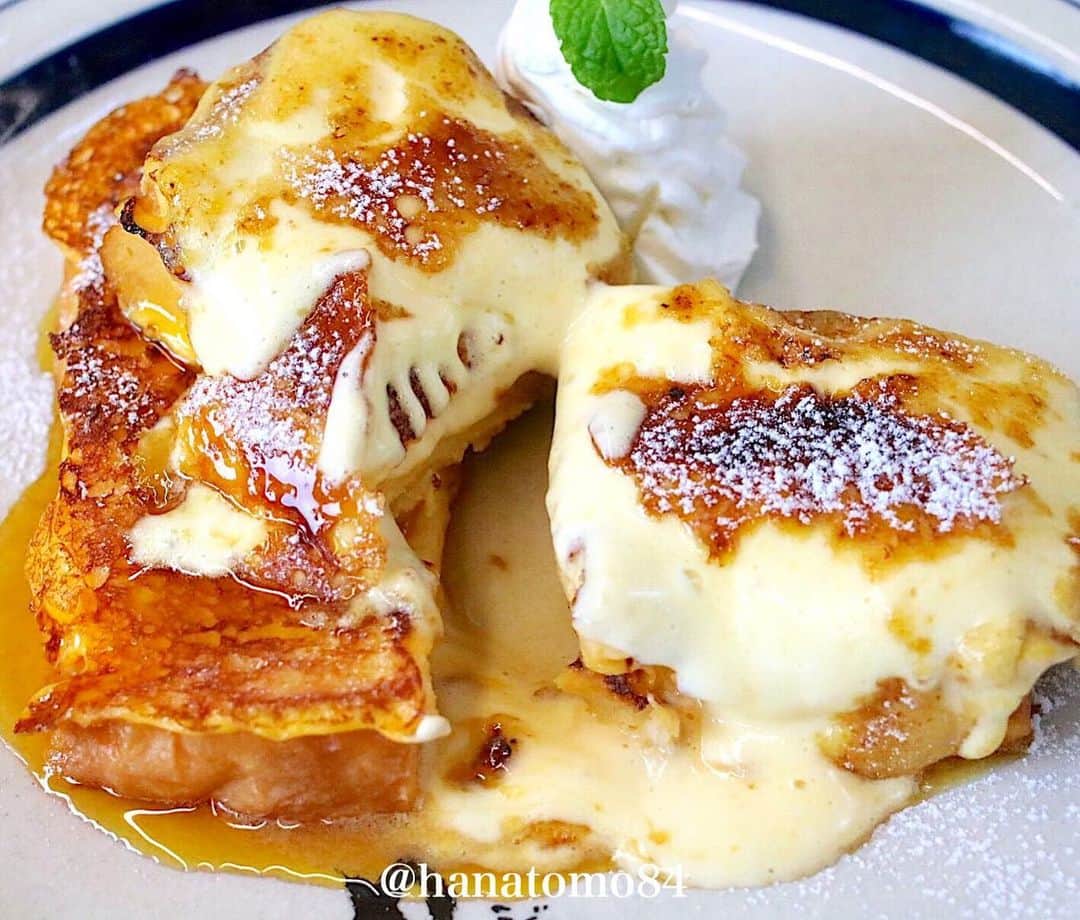 はなともさんのインスタグラム写真 - (はなともInstagram)「. . . 小平市にあるeggg cafe小平本店では 甘めのデニッシュ生地にeggg特製の卵液を合わせた その名も「ブリュレフレンチトースト」(950円)が 食べられるぞ！ . eggg自慢のカスタードをたっぷり使用した 絶品フレンチトースト！ . 表面をバーナーで炙っているので 香ばしい香りがたまらない！ . 別添えのカラメルソースを掛ければ さらに美味しさ◎ですよ！ . . ————————————————— . 店名 : eggg cafe 小平本店 住所 : 東京都小平市鈴木町1-466-16 営業時間 : 11時〜21時(L.O.20時) 電話番号 : 042-321-6999 定休日 : 無休 席数 : 48席＋テラス席6席 . ————————————————— . #パンケーキ #パンケーキ部 #スイーツ部 #東京スイーツ #東京カフェ #東京カフェ巡り #小平カフェ #カフェ部 #カフェ巡り #パンケーキ巡り #パンケーキ大好き #フレンチトースト #カフェスタグラム #東京カメラ部 #東京カフェ部 #はなとも小平」8月26日 21時02分 - hanatomo84