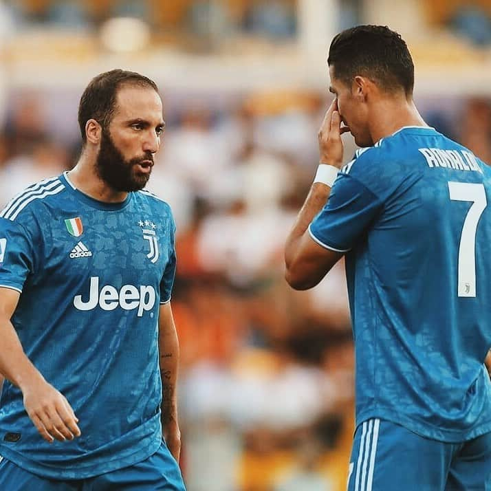 ポール・ポグバさんのインスタグラム写真 - (ポール・ポグバInstagram)「L’intesa si è vista a Parma, credete che #Higuain sia il giusto partner d’attacco per #CR7❓  Yes 👍 or No 👎? #Juve」8月26日 21時07分 - juvefanpage