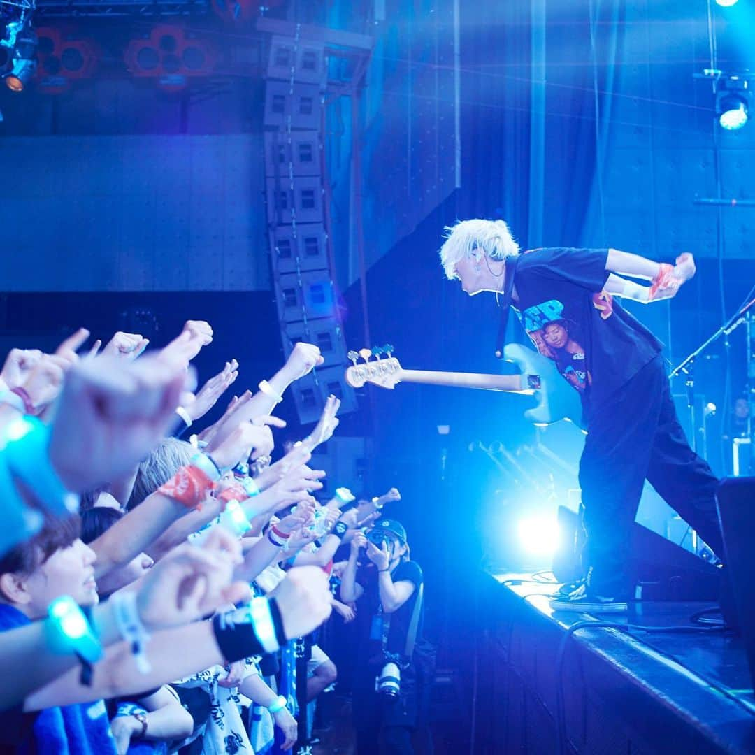 BUMP OF CHICKENさんのインスタグラム写真 - (BUMP OF CHICKENInstagram)「#BUMPOFCHICKEN TOUR 2019 #auroraark at SHINKIBA STUDIO COAST Photo by @yoshiharuota」8月26日 21時07分 - bumpofchickenofficial