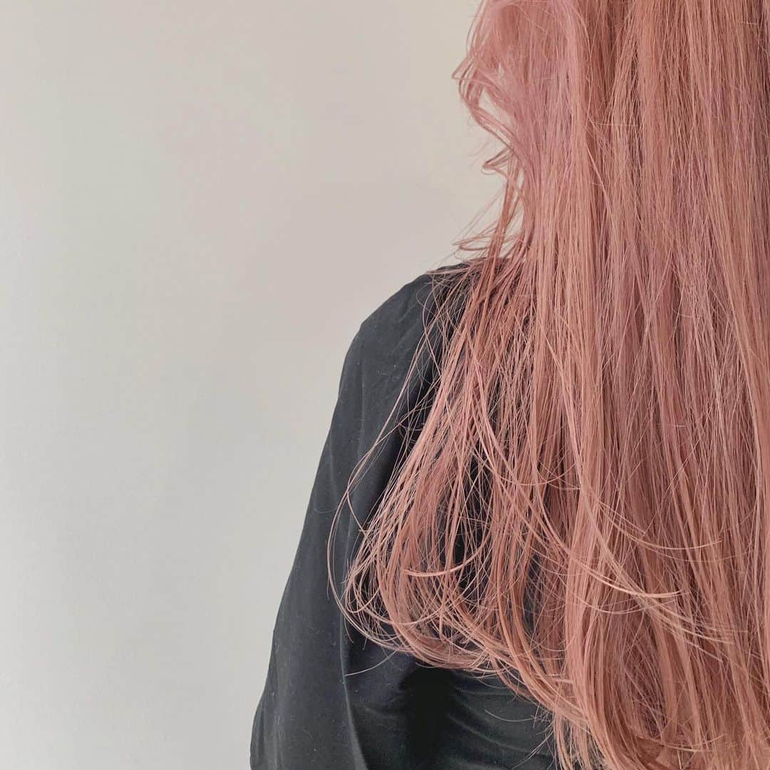 目見田早弥子のインスタグラム：「| my hair pink charge🌸🍑💞 @ryo_hair @blink_hair」