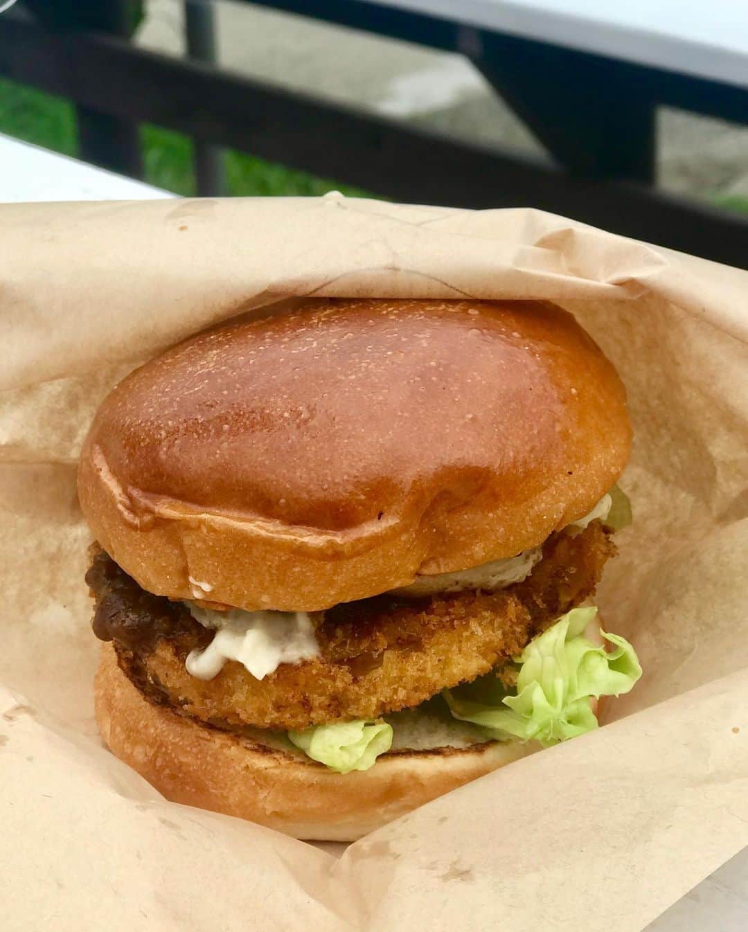 かんだまさんのインスタグラム写真 - (かんだまInstagram)「海にダムにオニオンバーガー🍔 西日本の人は淡路島結構行くのかな？私初めて行ったけど淡路島素敵！！オニオン甘うま🤤 天気が残念だったけど。（ほぼ雨）」8月26日 21時08分 - koike_weekend