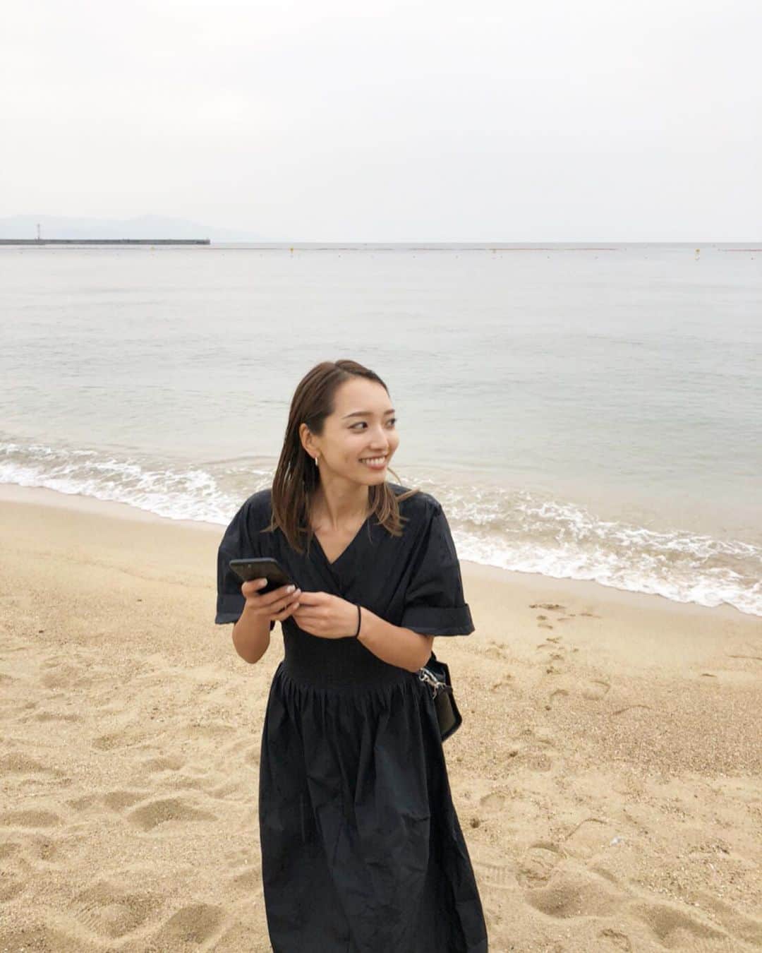 かんだまのインスタグラム：「海にダムにオニオンバーガー🍔 西日本の人は淡路島結構行くのかな？私初めて行ったけど淡路島素敵！！オニオン甘うま🤤 天気が残念だったけど。（ほぼ雨）」