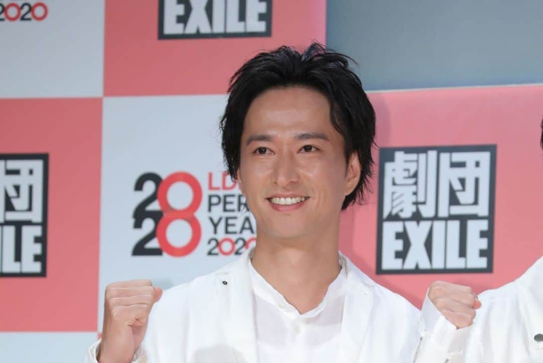 秋山真太郎さんのインスタグラム写真 - (秋山真太郎Instagram)「劇団EXILE・総出演舞台 「勇者のために鐘は鳴る」 発表させて頂きました✨  初の９人での舞台。 そして、大阪でも公演させて頂きます！  全員がプロデュースを務め、節目の年に皆様に楽しんで頂ける最高な舞台にしたいと思います😊🏃‍♂️ 【あらすじ】 気がつくとゲームの中の世界に入っていた9人の男達。 元の世界に戻ろうと、勇者になってモンスターを倒しながらゴールを目指す。 現実ではそれぞれ悩みを抱えていた彼らだったが、冒険の中で大切な事に気づいていく…。 そしていよいよゴールが目前に迫った時、まさかの事実が判明！ 9人の運命は大きく揺れ動いてしまう。 【公演期間】 [東京]2020/1/24(金)～2/2(日) [大阪]2020/2/13(木)～２/16(日) [東京公演] 1/24(金) 19:00 1/25(土) 13:00/18:00 1/26(日) 13:00/18:00 1/27(月) 休演日 1/28(火) 14:00/19:00 1/29(水) 19:00 1/30(木) 14:00/19:00 1/31(金) 19:00 2/1(土) 13:00/18:00 2/2(日) 13:00/18:00 [大阪公演] 2/13(木) 19:00 2/14(金) 19:00 2/15(土) 13:00/18:00 2/16(日) 13:00/18:00 【劇場】 [東京]TBS赤坂ACTシアター [大阪]梅田芸術劇場メインホール 【原案プロデュース】 劇団EXILE 【脚本】 畑 雅文 【演出】 川本 成(時速246億) 【演出補】 冨田昌則 【出演】 [劇団EXILE] 青柳翔　秋山真太郎　小澤雄太　鈴木伸之　町田啓太　小野塚勇人　SWAY　八木将康　佐藤寛太 【ゼネラルプロデューサー】 EXILE HIRO 【主催】 LDH JAPAN／ネルケプランニング 【チケット料金】 S席　9,500円（前売・当日共／全席指定／税込） A席　7,500円（前売・当日共／全席指定／税込） ※未就学児入場不可  #劇団EXILE#勇者のために鐘は鳴る#赤坂ACTシアター#梅田芸術劇場#actor#theatricalcompany#stage」8月26日 21時13分 - shintaro_akiyama_official