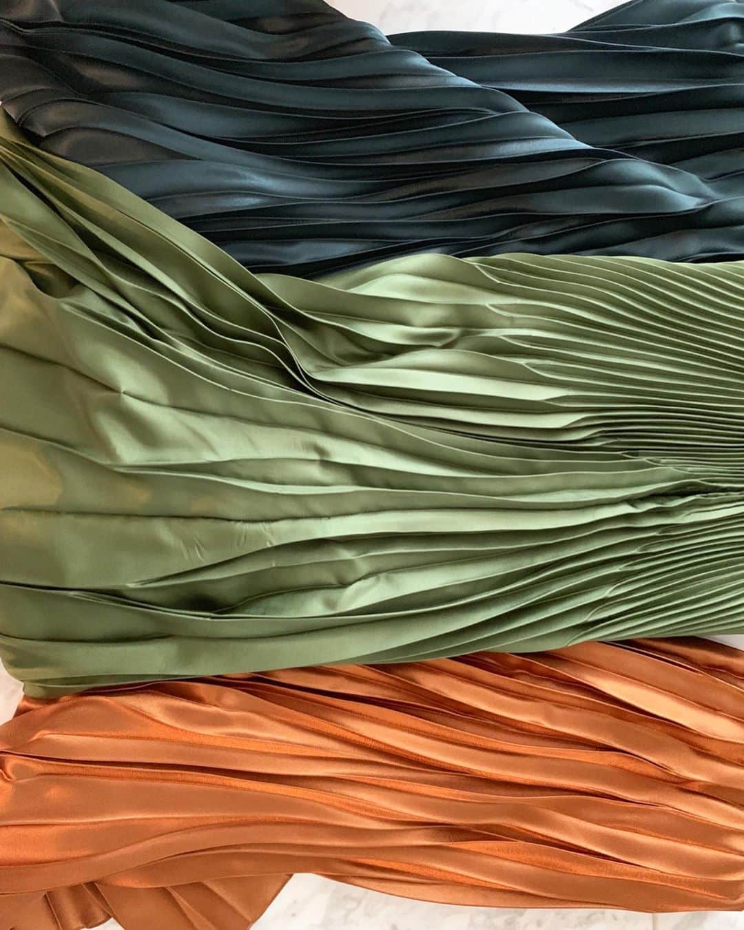 武藤京子さんのインスタグラム写真 - (武藤京子Instagram)「* @un3d_official  3周年 おめでとうございます✨✨ * 3周年の記念に オリガミプリーツのスカートを 頂きました * カジュアルにも 華やかな装いにも使えて 季節も問わず 年中無休なスカート * 私のオリガミプリーツコレクション(!?)も 3枚目に突入😆 * #un3d  #un3d3th  #origamipleats  #ブログ更新しました #プロフィールにブログのリンク貼ってます」8月26日 21時25分 - kyokomuto0628