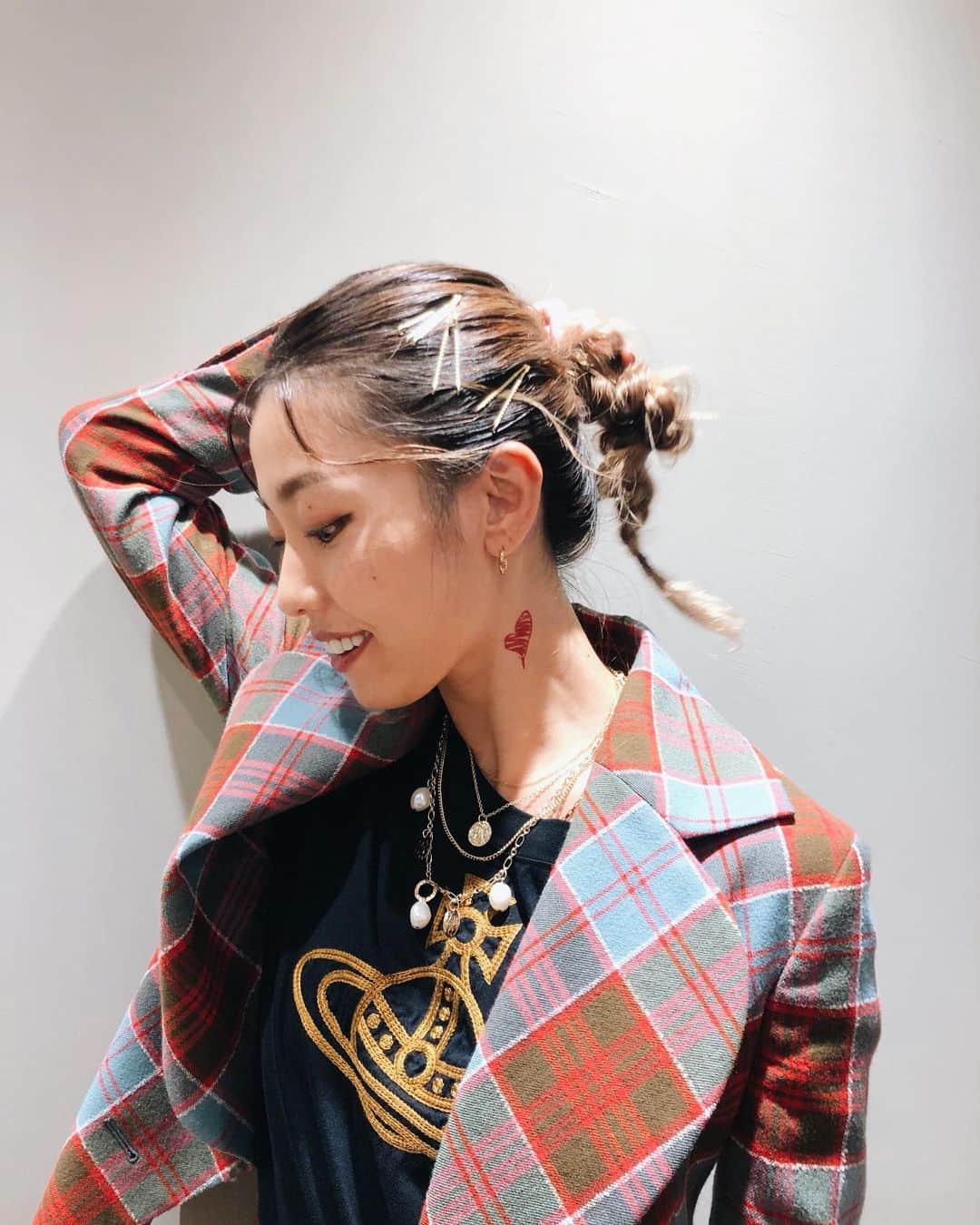 岩崎志保さんのインスタグラム写真 - (岩崎志保Instagram)「Thank you🌹💕 bag & shoes ... @charleskeith_jp hair arrange ... @suzu_mari8 . #charlesandkeith #charleskeith #nalive #nalive_hair #hairarrange #ヘアピンアレンジ #ヘアアレンジ」8月26日 21時32分 - shihoiwazaki