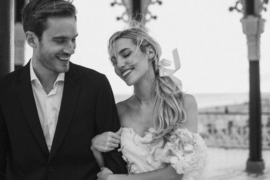 ピューディパイのインスタグラム：「We are off to honeymoon, later gamers」