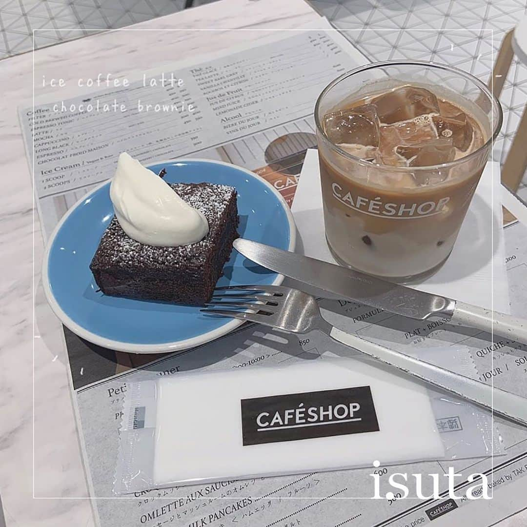 isutaさんのインスタグラム写真 - (isutaInstagram)「. 鹿児島にあるカフェ「CAFESHOP」をご紹介♡ . サラダやトーストメニューから、焼き菓子やアイスなどのスイーツメニューまで豊富に揃っています！ . カフェ内にショップが併設されているので、オリジナルグッズの販売もしているんです♩ . キャッチーなキャラクターが描かれたトートバッグやTシャツは見逃せませんよ♡ . 風通しがよく居心地の良いカフェなので、つい長居しちゃうこと間違いなし！ . isutaのwebサイトでは、おすすめのコーデから可愛いカフェまでたくさんの情報をお届けしています！ また、isutaのオリジナルグッズも販売中！ぜひisutaのwebサイトからチェックしてみてください♩  ________ CAFESHOP access：鹿児島県鹿児島市中町2-2バンボーテ1F open：8:00-20:00(金曜・土曜 〜22:00） ________ Photo by @satsuki__1394  @aya___ten  @fraise19 . #isuta #isutapic #isutacafe #イスタ #isuta_鹿児島カフェ #カフェ」8月26日 21時44分 - isuta_jp