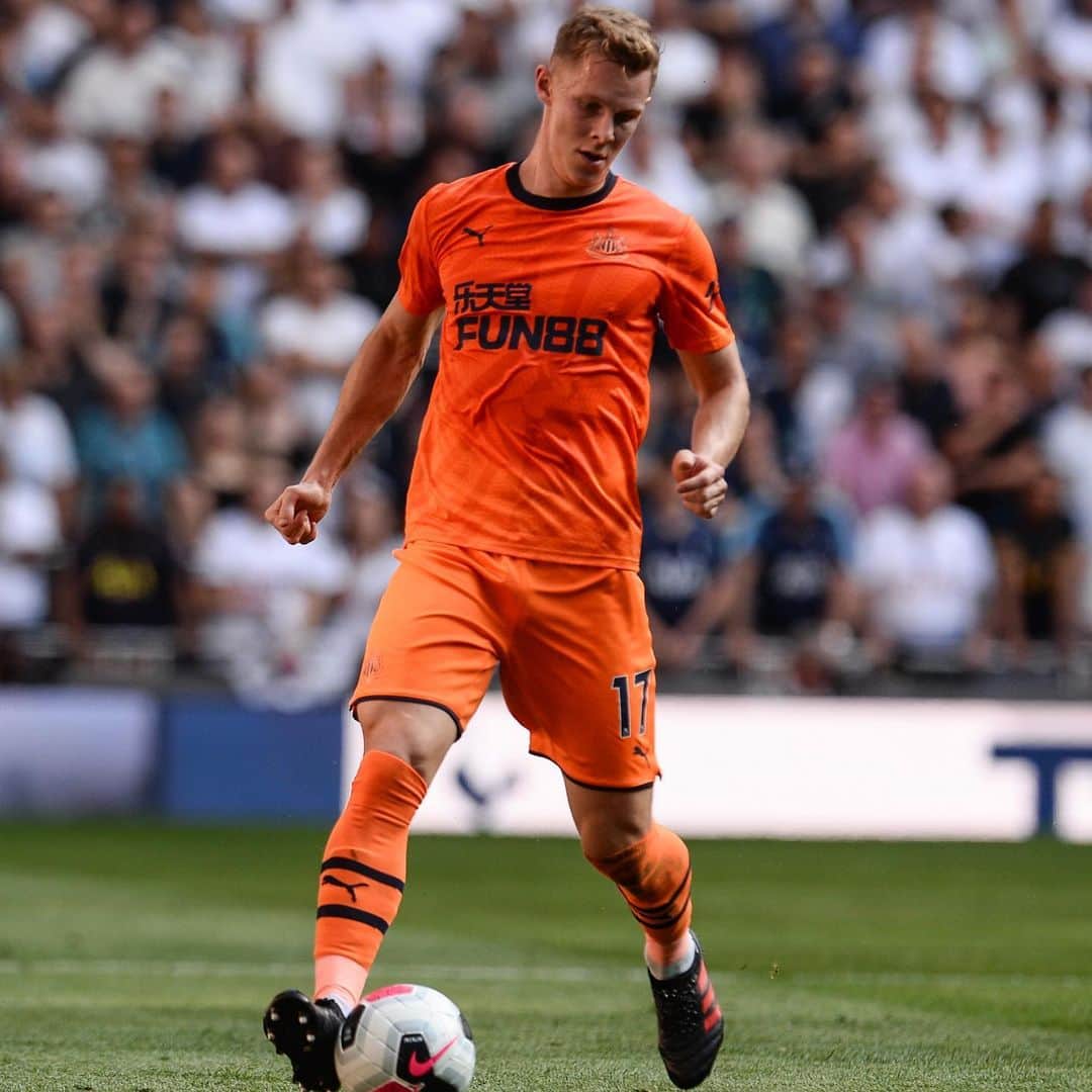 エミル・クラフトのインスタグラム：「Massive win last night! Thanks for the huge support from the travelling fans!🙌」