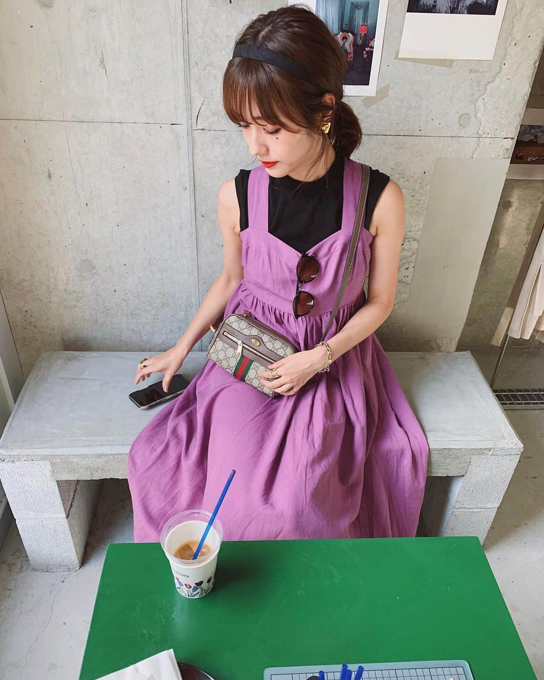 前田希美（まえのん）さんのインスタグラム写真 - (前田希美（まえのん）Instagram)「今日はカチューシャなんてして おめかししてみました。 どうかな？  #のんのコーデ #code #fashion  #onepiece #pink #bag #gucci  #のんカフェ巡り」8月26日 21時37分 - maeda_nozomi