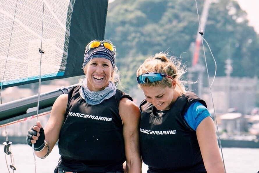 パリス・ヘンケンのインスタグラム：「Big smiles for the start of the Sailing World Series Enoshima | Venue for the 2020 Tokyo Olympic Games ⛩🍣🌊🇯🇵 Thank you so much to the people who got us here #teamPHAT」