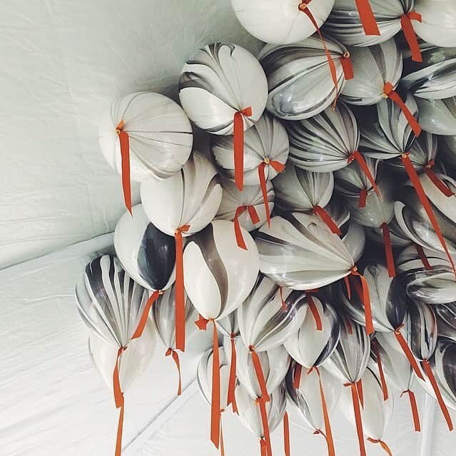 Grace Bonneyのインスタグラム：「It’s here. The final week of Design*Sponge. I can’t believe it’s real, but it is. And I’m feeling equal parts sad and celebratory. We have a week of beautiful and personal posts lined up, so I hope you’ll join us for one last week of stories and sharing and connection. I’m going to work on soaking up every last second of this time together 💛」