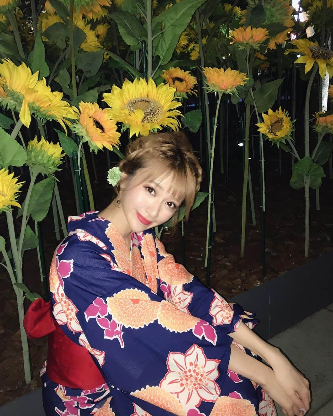 新部宏美さんのインスタグラム写真 - (新部宏美Instagram)「🌻🌻🌻🌻🌻ひまわり👘🌻🌻🌻🌻🌻」8月26日 21時53分 - piromin_1202