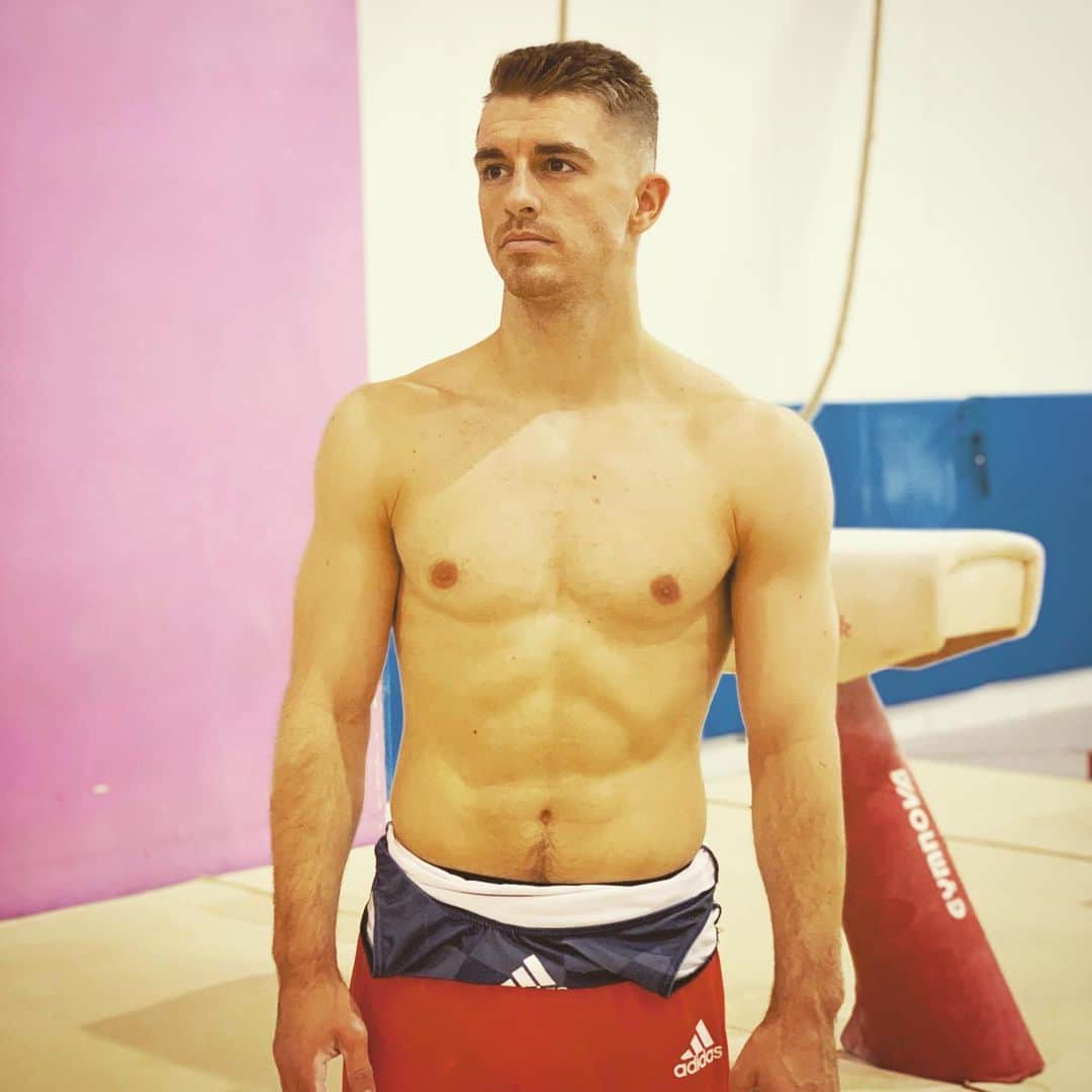 マックス・ウィットロックのインスタグラム：「Back to training!! Hope everyone has a good #bankholidaymonday ☀️👍 ————————— #bankholiday #training #gymnast #gymnastics #gym #fitness #fitnessmotivation」