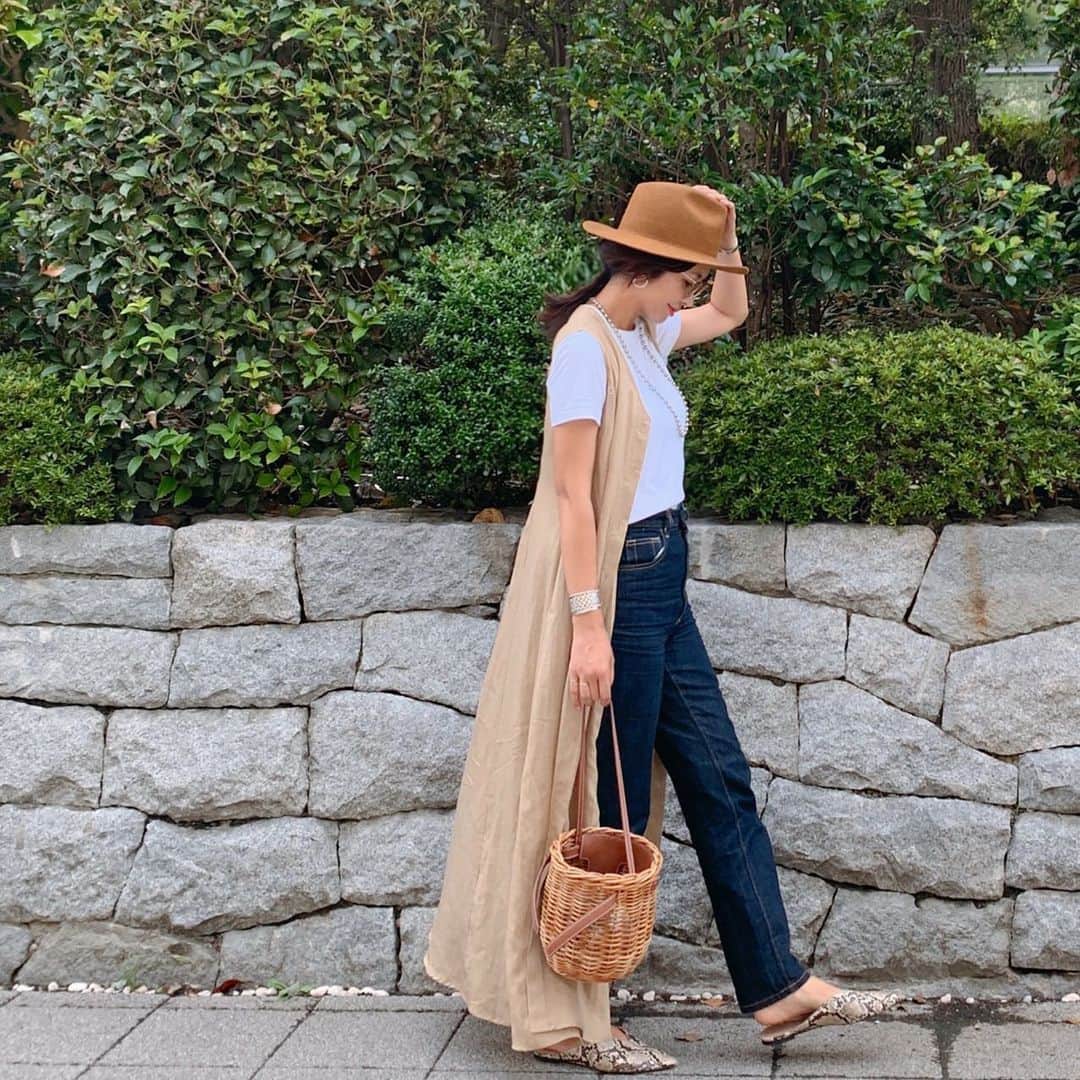 Sayakaのインスタグラム：「* いつものTシャツ×デニム👖💓 小物だけちょっと秋っぽく🍂🍁🌰 * * * #fashion #outfit #coordinate #ootd #simple #basic #casual #UNIQLO #blackbymoussy #blkby #denim #denimlover #seajapan #basketbag #zara #gallardagalante #sayakascoordinate #今日の服 #コーディネート #コーデ #シンプル #シンプルコーデ  #カジュアル #白Tシャツ #ユニクロ #デニム #ブラックバイマウジー #ザラ #かごバッグ」