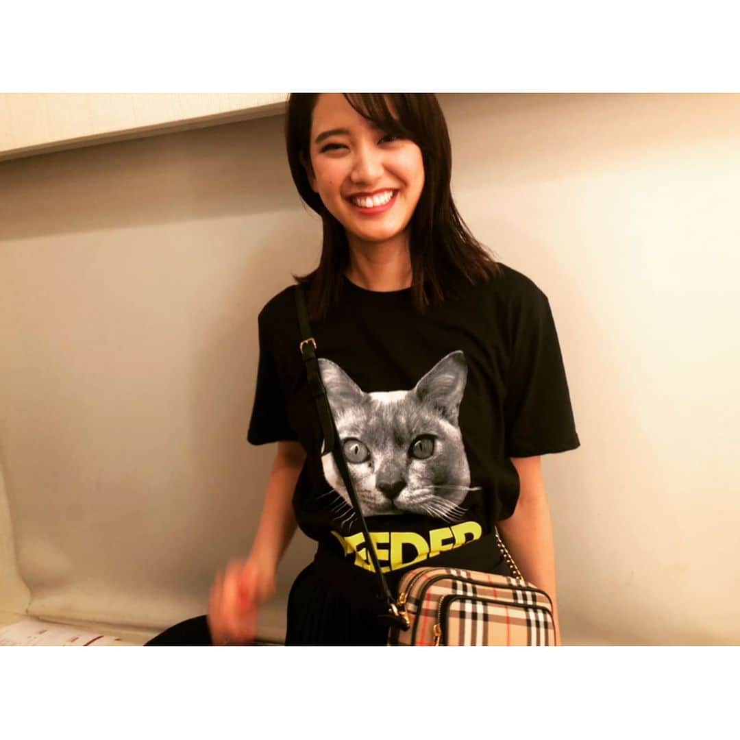 山崎紘菜さんのインスタグラム写真 - (山崎紘菜Instagram)「猫好きやねん。#私服 #自分で猫T作りたい Thanks❤︎ @grantnicholas」8月26日 21時58分 - hirona_yamazaki