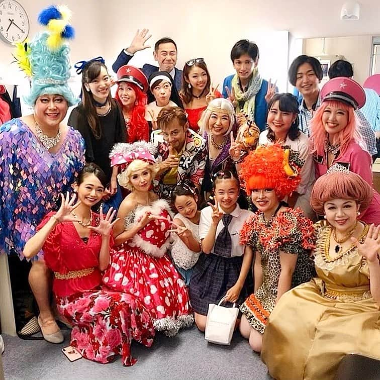 緑川静香さんのインスタグラム写真 - (緑川静香Instagram)「ミュージカル『ニッキー』無事終演。 初ミュージカルということで、ドキドキハラハラしましたが、キャストの皆皆様、スタッフの皆様のおかけでとても楽しく舞台の上で生きることができました。 可愛い子供達のパワーはホントにすごい！！ エレンという役ができたことを幸せに思います。 そして7年目にしてできた曲目「ごめんね、ニッキー」は忘れることがない曲です。出逢えて、歌えてよかった。 ご来場頂いた皆様、ホントにありがとうございましーたん❤️ #musical #nicky #actress #smile #hairstyles #clothes #ミュージカル #ニッキー #初ミュージカル  #またミュージカルやりたいな #歌って演じる楽しさ #幸せでした #ありがとう、エレン #ありがとう、ニッキー #また逢う日まで」8月26日 21時59分 - midorikawa_shizuka