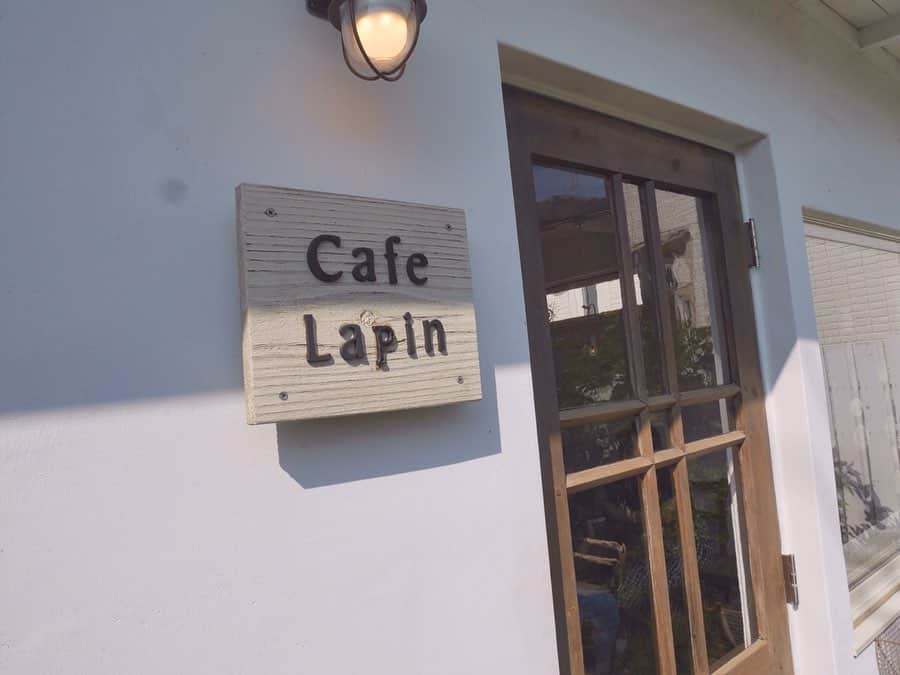 本島莉々果さんのインスタグラム写真 - (本島莉々果Instagram)「⋆⑅ ⋆⑅ ⋆⑅ Cafe Lapin 🍑ももづくしスペシャル 🍯はちみつ&かんきつ ⋆⑅ 8月1日〜4日のかき氷の日限定🍧 奥秩父の氷に自家製シロップ 桃たっぷりで美味しかった〜 はちみつにかんきつの組み合わせも最高でした✨ ⋆⑅ ⋆⑅ #食堂cafelapin #食堂カフェラパン #ももづくしスペシャル #はちみつアンドかんきつ #自家製シロップ #かき氷 #🍧 #かき氷の日 #カフェ巡り #cafe巡り #岩槻カフェ #岩槻cafe #岩槻 #iwatsuki #埼玉 #saitama」8月26日 22時05分 - motoshimaririka