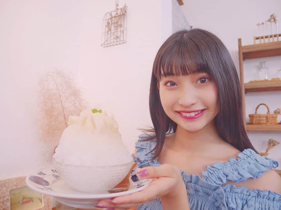 本島莉々果さんのインスタグラム写真 - (本島莉々果Instagram)「⋆⑅ ⋆⑅ ⋆⑅ Cafe Lapin 🍑ももづくしスペシャル 🍯はちみつ&かんきつ ⋆⑅ 8月1日〜4日のかき氷の日限定🍧 奥秩父の氷に自家製シロップ 桃たっぷりで美味しかった〜 はちみつにかんきつの組み合わせも最高でした✨ ⋆⑅ ⋆⑅ #食堂cafelapin #食堂カフェラパン #ももづくしスペシャル #はちみつアンドかんきつ #自家製シロップ #かき氷 #🍧 #かき氷の日 #カフェ巡り #cafe巡り #岩槻カフェ #岩槻cafe #岩槻 #iwatsuki #埼玉 #saitama」8月26日 22時05分 - motoshimaririka
