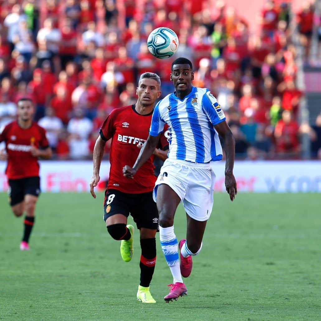 アレクサンデル・イサクのインスタグラム：「Great teamwork yesterday and a great first win this season! We keep going ⚪️🔵 @realsociedad @laliga」