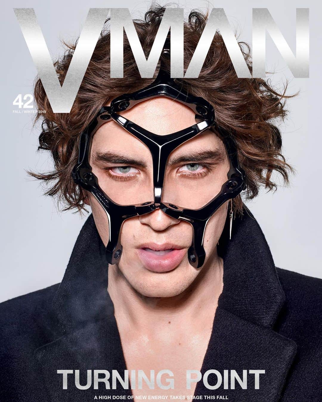 ニコラ・フォルミケッティのインスタグラム：「Cody FUCKIN’ Fern @codyfern for @vman 🖤🖤🖤🖤🖤 Photo @richardburbridge Fashion @nicolaformichetti Makeup @makiryoke Hair @koji_ichikawa — Cody in @prada coat , @and_i_accessories mask  #VMAN #CODYFERN」