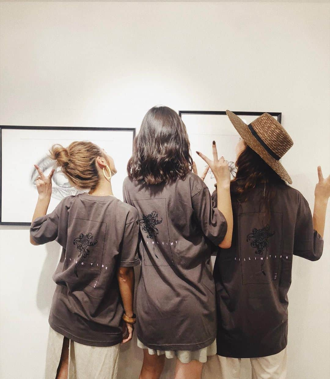 遠山茜子さんのインスタグラム写真 - (遠山茜子Instagram)「うみちゃんの個展のTシャツめっかわ♥♥ ・ ・ #tshirt#fashion#ootd#good#cute#instgood#code#ちな茜子はチャコールグレーのmサイズ#153cmでオーバーサイズになるレベル#足の傷は愛犬ちゃんに噛まれた愛の傷♥」8月26日 22時19分 - akane_016t