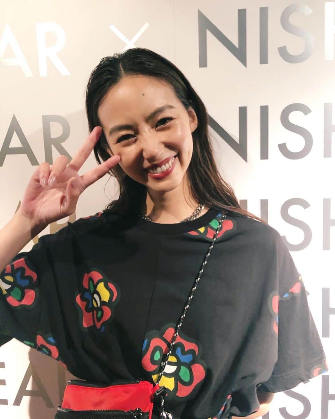 Shiho Sasakiのインスタグラム：「先日の @moussystudiowear イベントの思い出✨ NISHI YUDAIさんのライブペイントもとっても素敵だったなぁ🖌 ブログも更新したよ✌️ #MOUSSY#MOUSSYSTUDIOWEAR」