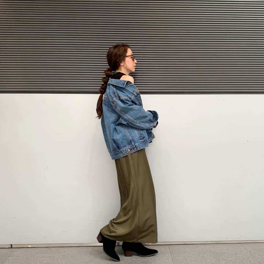 ungrid_minamiのインスタグラム：「. バックシルエットが可愛いGジャン♡ @ungrid_official @ungrid_staffsnap #Ungrid#アミュプラザ博多」