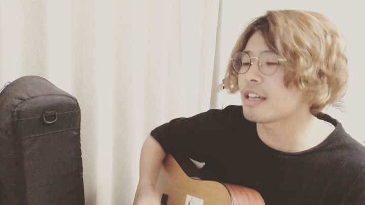 樋口和真のインスタグラム：「‪【オリジナル動画】‬ ‪君だけの歌を作ります‬ ・ ‪まさに！‬ ‪あなただけの‬ ‪オーダメイドの曲を作る‬ ‪テーマソング！‬ ・ ‪ぜひ！‬ ‪みなさんも、曲つくりの‬ ‪依頼待ってます！😆‬ ・ ・ 【君だけの歌を作るアーティスト】 ・ 《あなたの想いが歌になる…》 ・ こんちには！ オーダメイドソングライター樋口和真と申します！ 僕は、あなたの人生や想いを歌にして プレゼントする活動をしています！ ・ ・ 友人の誕生日や結婚式、 恋人への愛、 家族への感謝の気持ちを 歌にして届けてみませんか？ ・ ・ 実際に歌をプレゼントした時の動画はYouTubeにあります！！ ・ ・ 詳細、ご依頼、ご相談は 公式LINEにて随時受付中です！ 友だち追加から https://line.me/R/ti/p/%40zwy3164y  IDで「@zwy3164」と検索検索♪ ・ ・ 今なら友だち登録して頂くだけで 2018/01/02に行われた ワンマンライブの全15曲の 音源を無料でプレゼント！ ・ ・ きっと一生の思い出にすることを約束します！ ご依頼待ちしてます！！！ #君だけの歌を作ります #オーダメイドソングライター #オーダメイド #樋口和真 #弾き語り #カバー曲 #オリジナル曲 #歌 #作詞作曲 #YouTube #路上ライブ」